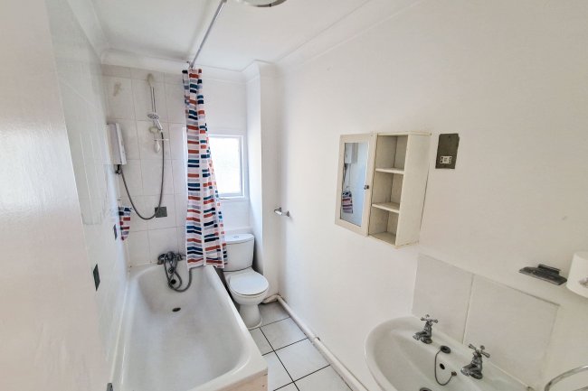 Flat 4, 34 Sackville Road, Hove BN3 3FB 1