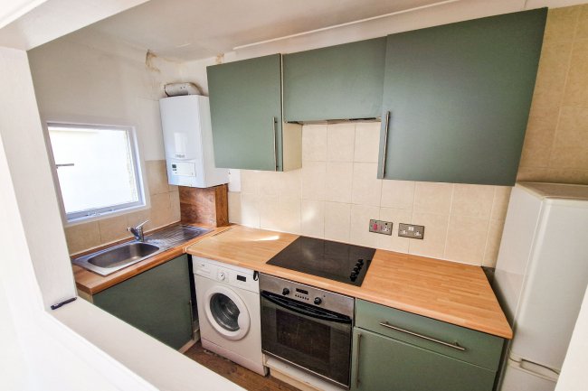 Flat 4, 34 Sackville Road, Hove BN3 3FB 1