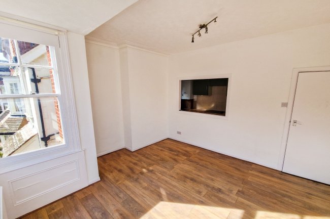 Flat 4, 34 Sackville Road, Hove BN3 3FB 1