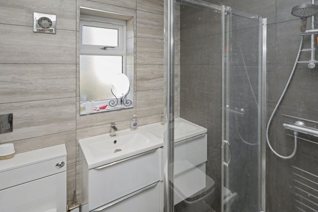 118 Lodge Crescent, Waltham Cross, Hertfordshire, EN8 8BJ 2