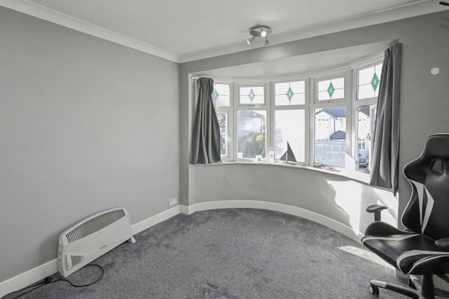 118 Lodge Crescent, Waltham Cross, Hertfordshire, EN8 8BJ 2