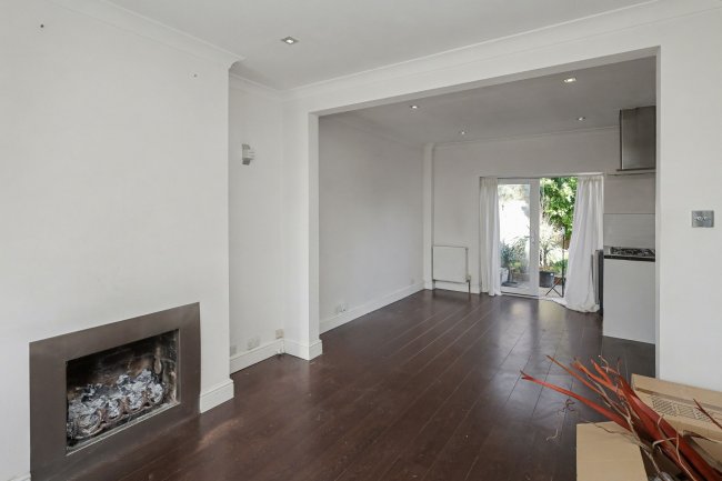 118 Lodge Crescent, Waltham Cross, Hertfordshire, EN8 8BJ 2