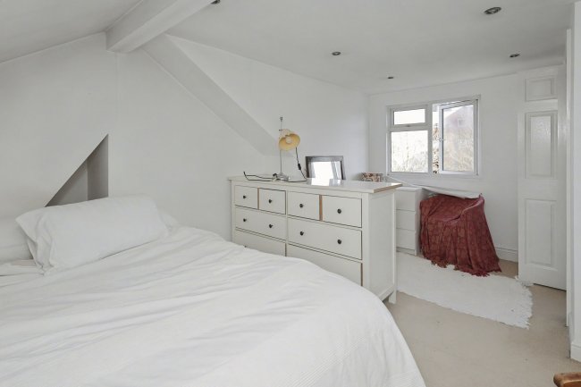 118 Lodge Crescent, Waltham Cross, Hertfordshire, EN8 8BJ 2