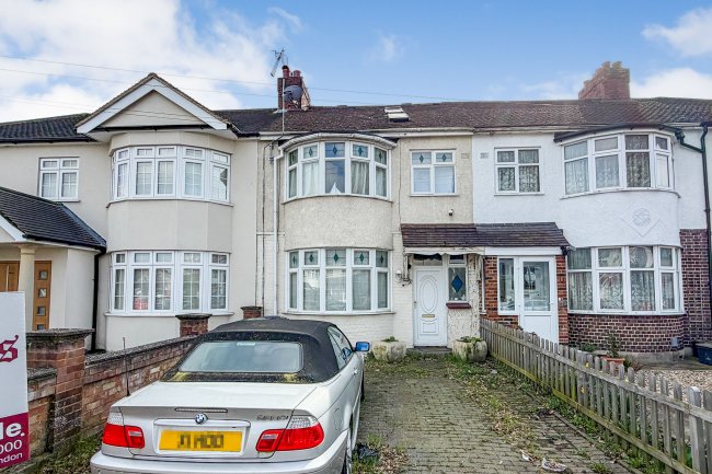118 Lodge Crescent, Waltham Cross, Hertfordshire, EN8 8BJ 2