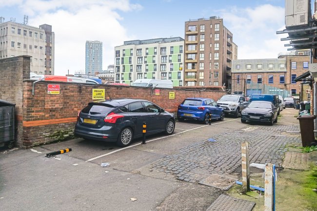 Parking spaces to the rear of 24 Market Street, Watford WD18 0PD 5