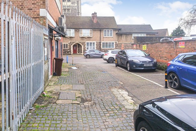 Parking spaces to the rear of 24 Market Street, Watford WD18 0PD 5