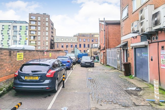 Parking spaces to the rear of 24 Market Street, Watford WD18 0PD 5