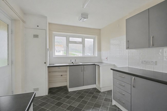 136 East Weare Road, Portland, DT5 1EX 2