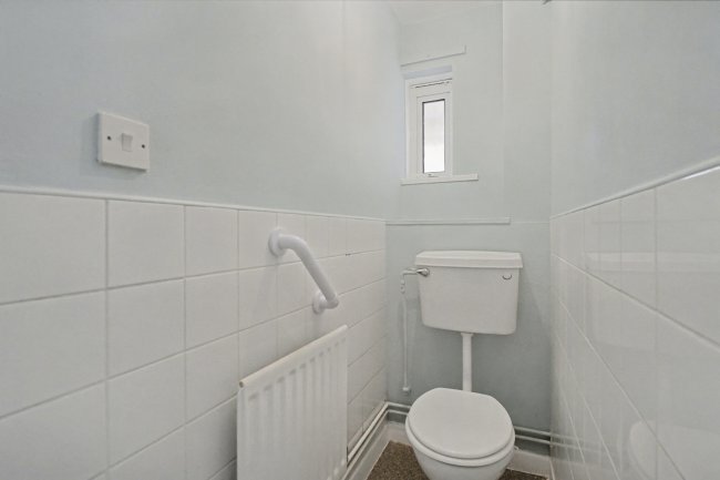 136 East Weare Road, Portland, DT5 1EX 2