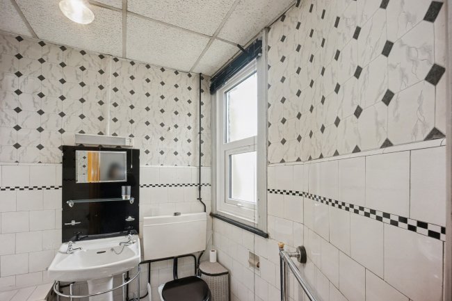 77 Newsham Drive, Liverpool, Merseyside, L6 7UH 2