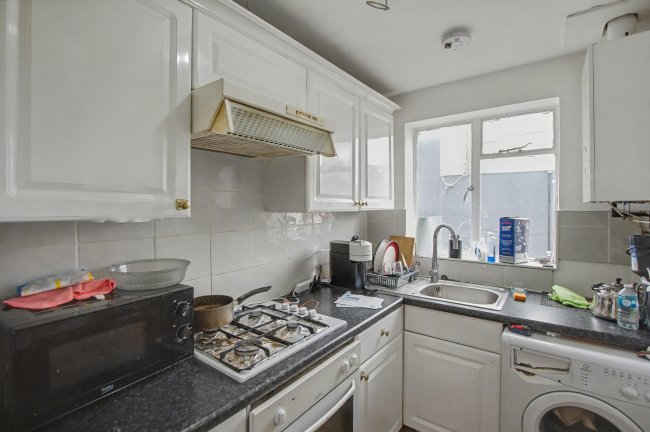 2B Truro Road, Wood Green, London N22 8EL 1