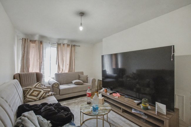 2B Truro Road, Wood Green, London N22 8EL 1