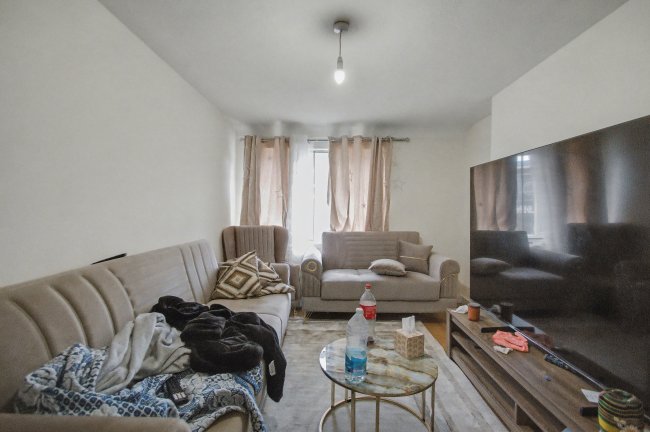 2B Truro Road, Wood Green, London N22 8EL 1