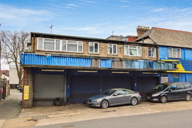 2B Truro Road, Wood Green, London N22 8EL 1