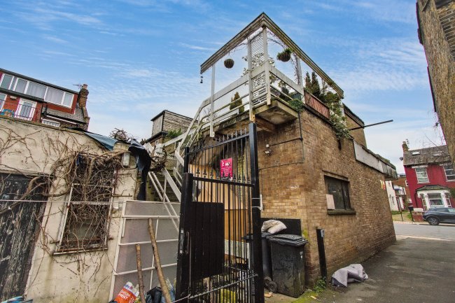 2B Truro Road, Wood Green, London N22 8EL 1