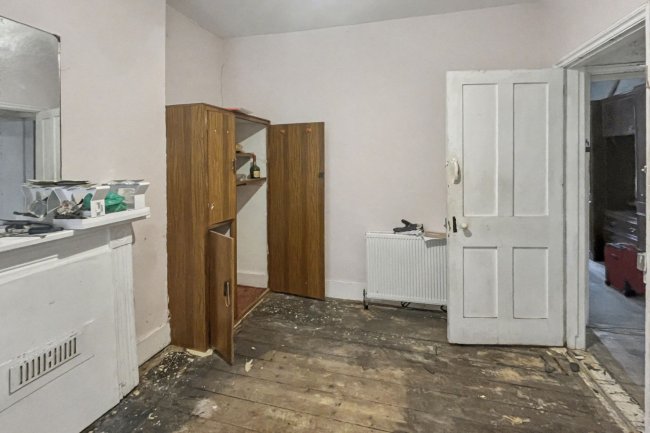 1 Cromwell Street, Hounslow TW3 3LQ 4