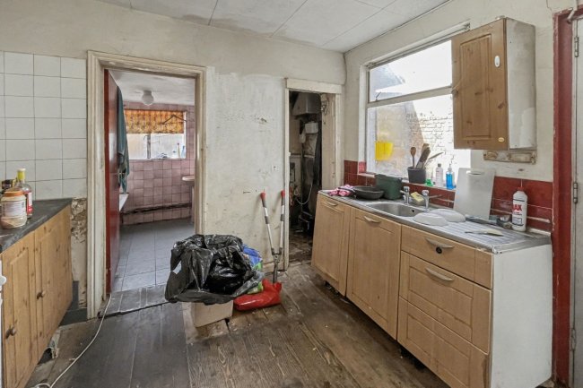 1 Cromwell Street, Hounslow TW3 3LQ 4