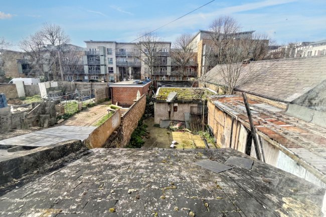 1 Cromwell Street, Hounslow TW3 3LQ 4