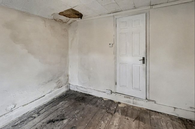 1 Cromwell Street, Hounslow TW3 3LQ 4