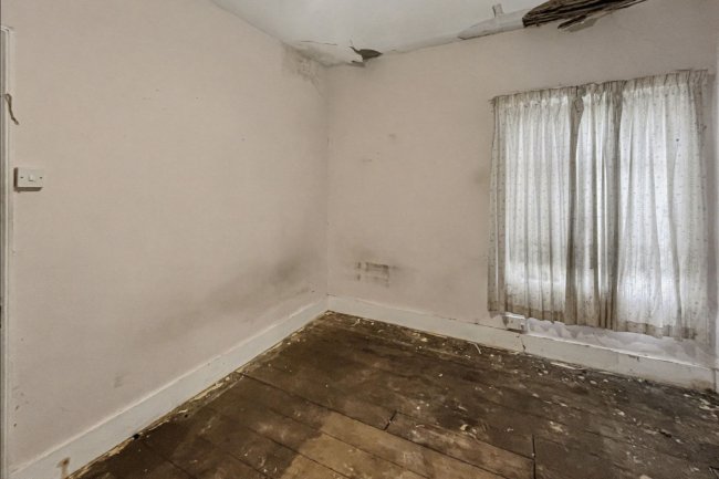 1 Cromwell Street, Hounslow TW3 3LQ 4