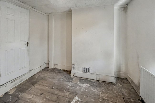 1 Cromwell Street, Hounslow TW3 3LQ 4