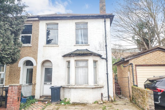 1 Cromwell Street, Hounslow TW3 3LQ 4
