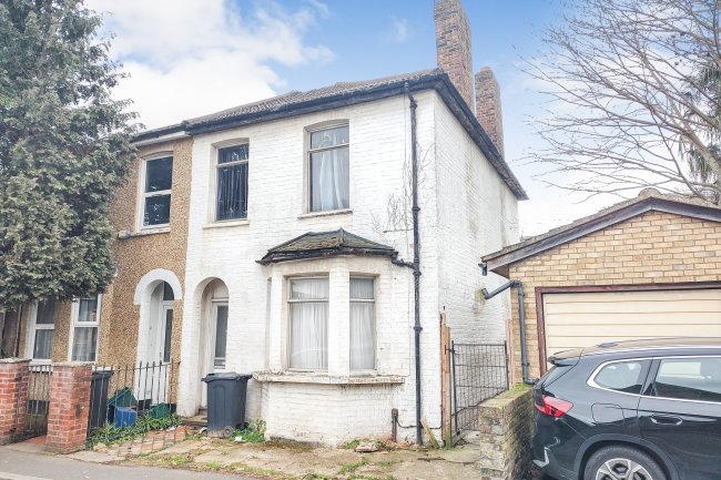 1 Cromwell Street, Hounslow TW3 3LQ 4