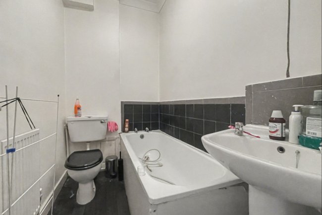 16D Cambridge Gardens, London W10 5UB 10