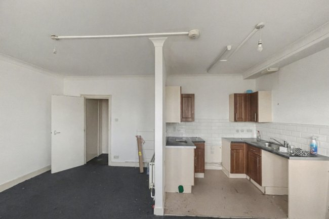 16D Cambridge Gardens, London W10 5UB 10