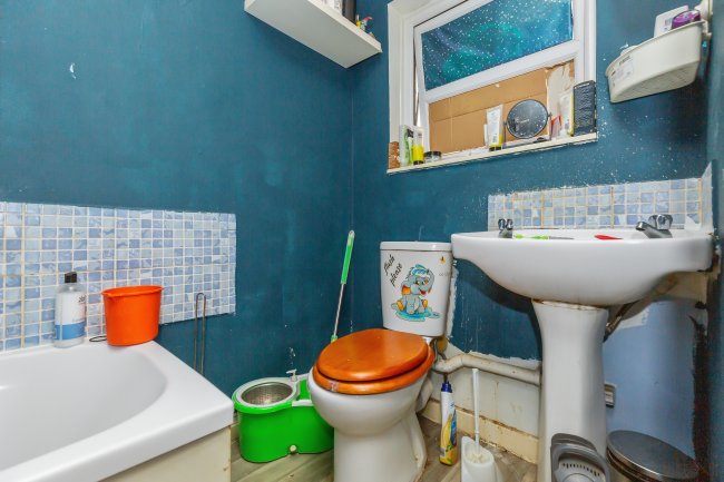 185 St. Marys Lane, Upminster RM14 3BU 1