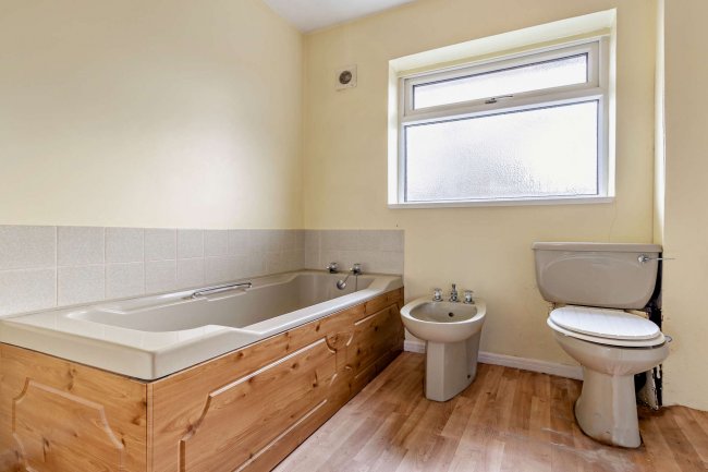 109b Kirton Lane, Thorne, Doncaster, South Yorkshire, DN8 5RG 9