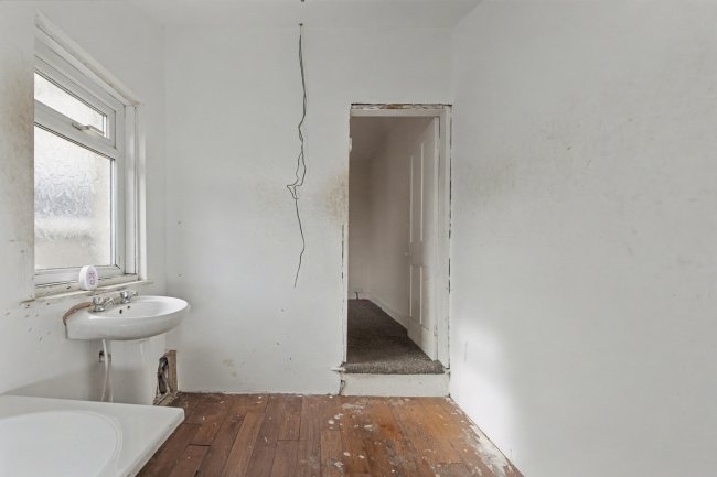 103 Rawlinson Street, Barrow-in-Furness, Cumbria, LA14 2DT 3