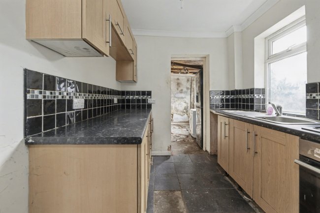 103 Rawlinson Street, Barrow-in-Furness, Cumbria, LA14 2DT 3