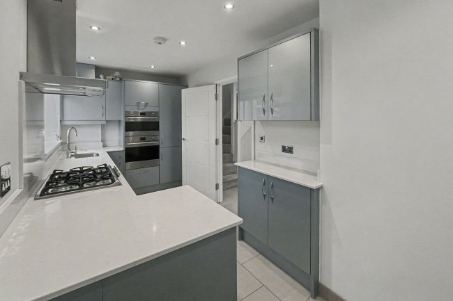 2E Stanhope Road, Croydon CR0 5NS 3