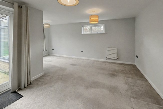 2E Stanhope Road, Croydon CR0 5NS 3