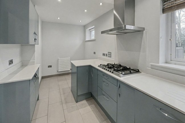 2E Stanhope Road, Croydon CR0 5NS 3