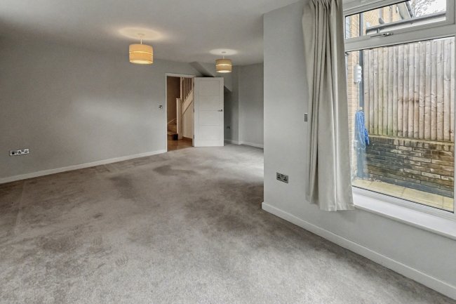 2E Stanhope Road, Croydon CR0 5NS 3