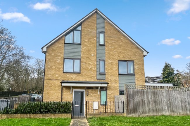 2E Stanhope Road, Croydon CR0 5NS 3