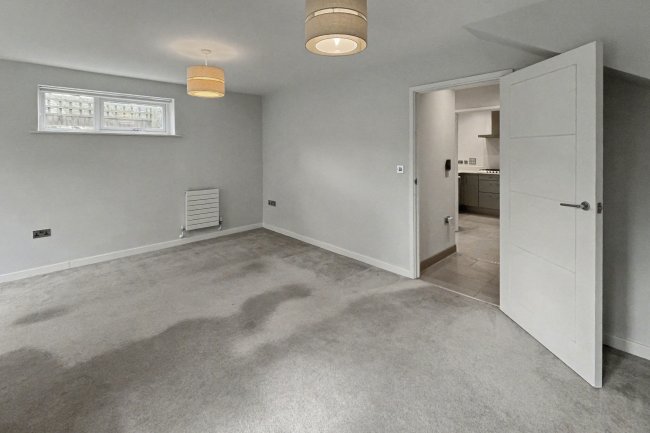 2E Stanhope Road, Croydon CR0 5NS 3