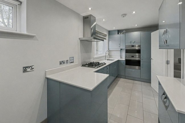 2E Stanhope Road, Croydon CR0 5NS 3