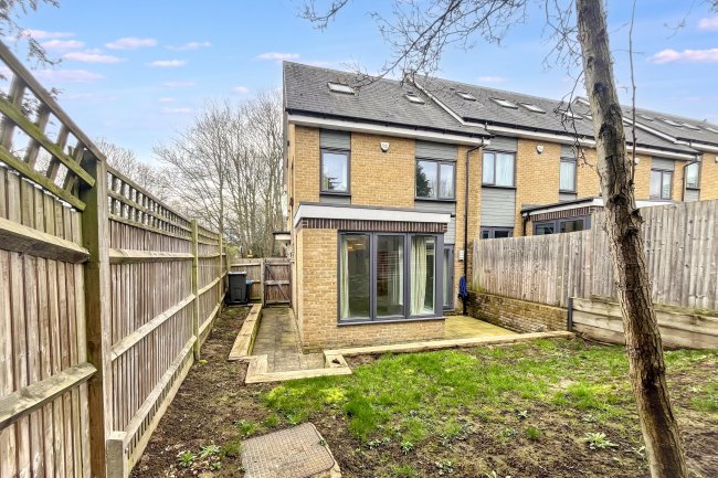 2E Stanhope Road, Croydon CR0 5NS 3