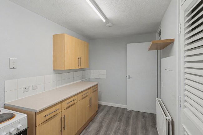 Flat 14 Hall Court, Sholebroke Avenue, Leeds, West Yorkshire, LS7 3HD 3