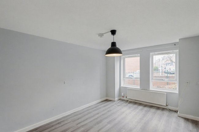 Flat 14 Hall Court, Sholebroke Avenue, Leeds, West Yorkshire, LS7 3HD 3