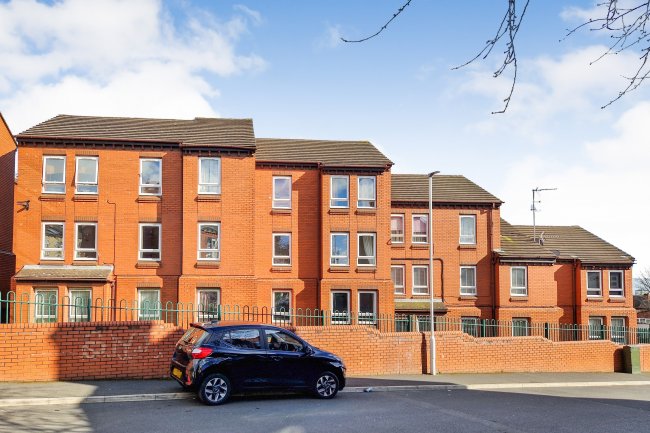 Flat 14 Hall Court, Sholebroke Avenue, Leeds, West Yorkshire, LS7 3HD 3
