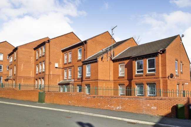Flat 14 Hall Court, Sholebroke Avenue, Leeds, West Yorkshire, LS7 3HD 3