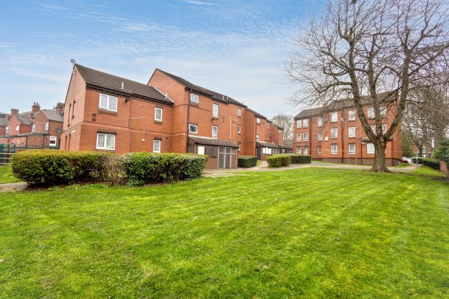 Flat 14 Hall Court, Sholebroke Avenue, Leeds, West Yorkshire, LS7 3HD 3