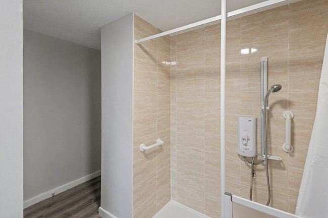 Flat 14 Hall Court, Sholebroke Avenue, Leeds, West Yorkshire, LS7 3HD 3