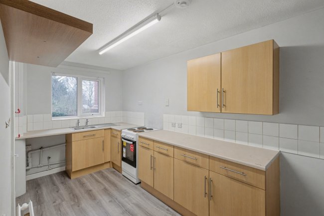 Flat 14 Hall Court, Sholebroke Avenue, Leeds, West Yorkshire, LS7 3HD 3