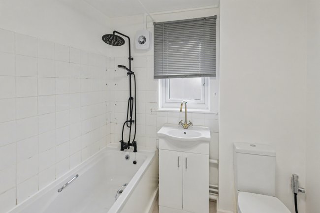 Flat 17, St Johns Court, Sholebrook Avenue, Leeds, LS7 3HD 2