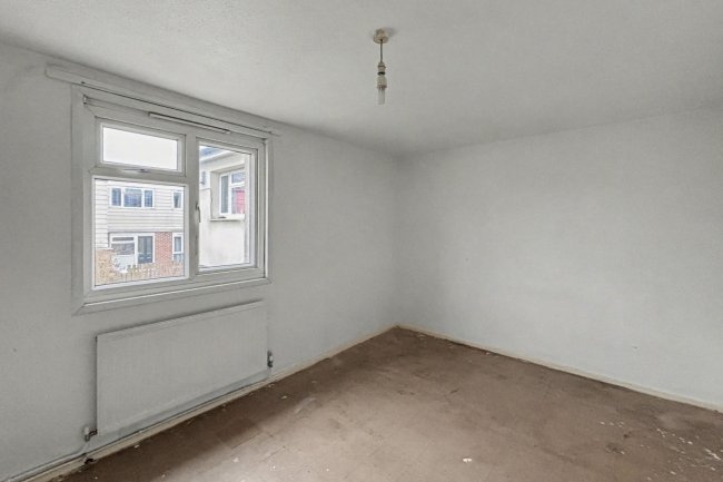 16 Woodstock Walk, Bradford, West Yorkshire, BD5 0TD 8